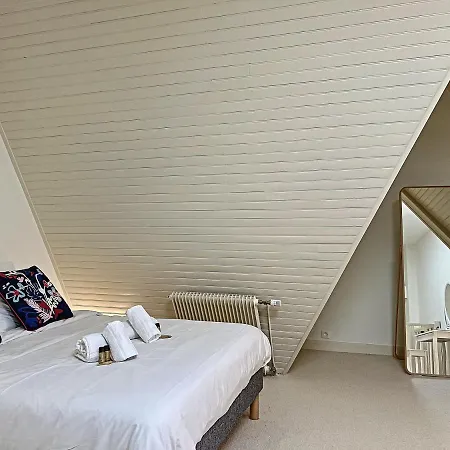 Iris Yourhosthelper * Deauville